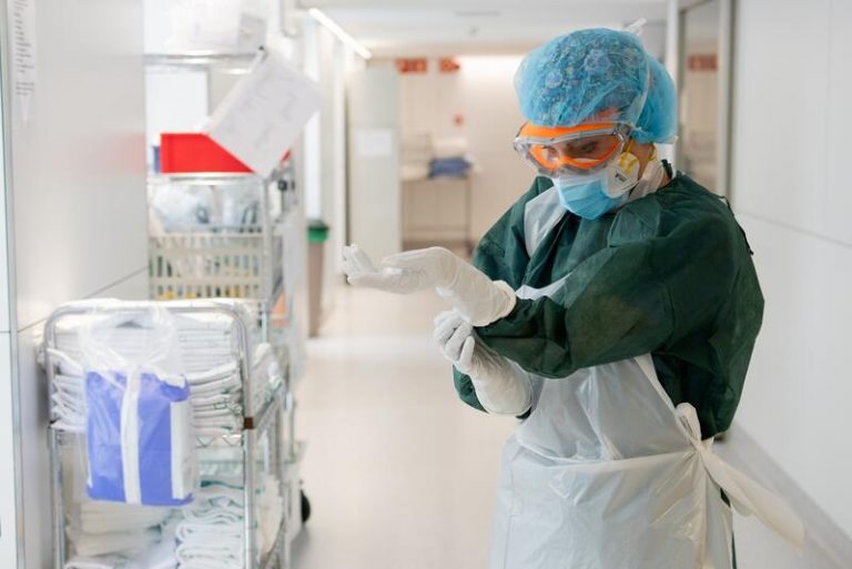 Sanidad notifica 5.988 casos, 118 muertes y la incidencia desciende a 83 casos