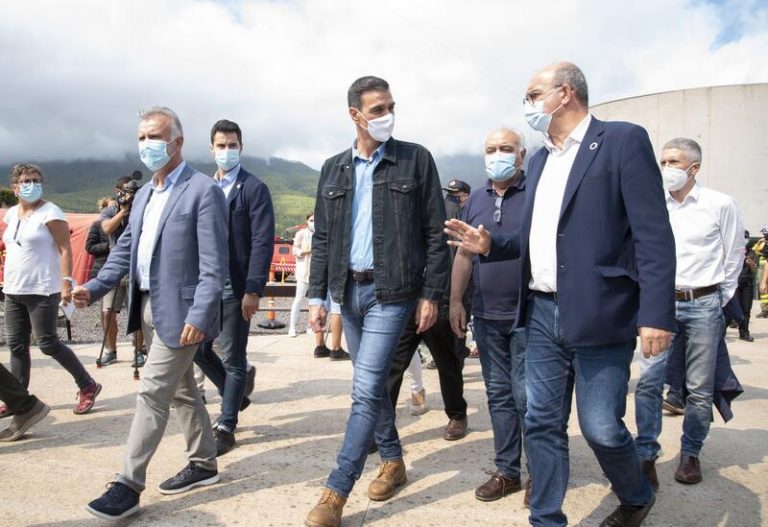 Torres dice que el avance de la lava hacia el mar es «imparable»