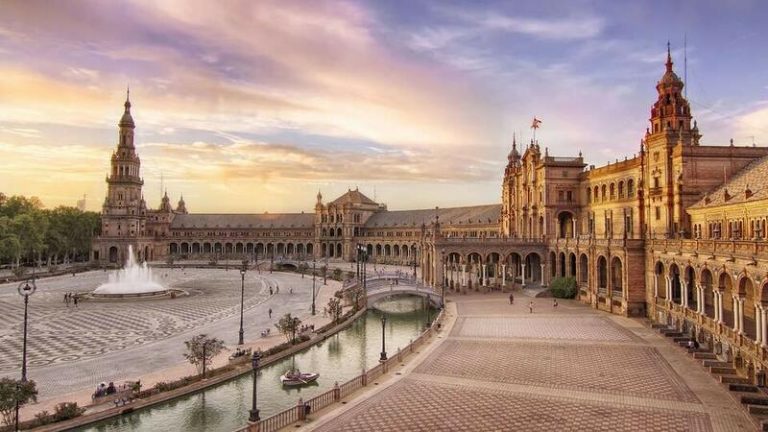 Andalucía, Canarias y Baleares, las CCAA con más reservas de hotel durante la semana pasada