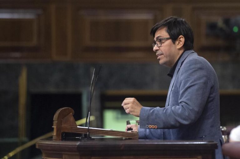 En Comú censura los intentos del PP de «dinamitar» la mesa de diálogo