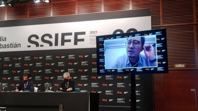Zhang destaca lo «complicado» que sido la pandemia para su opera prima ‘Fire on the plain’