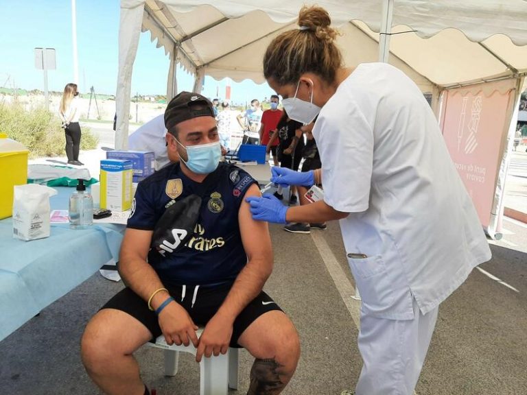El 76,1% de la población ya ha recibido la pauta completa de vacunación