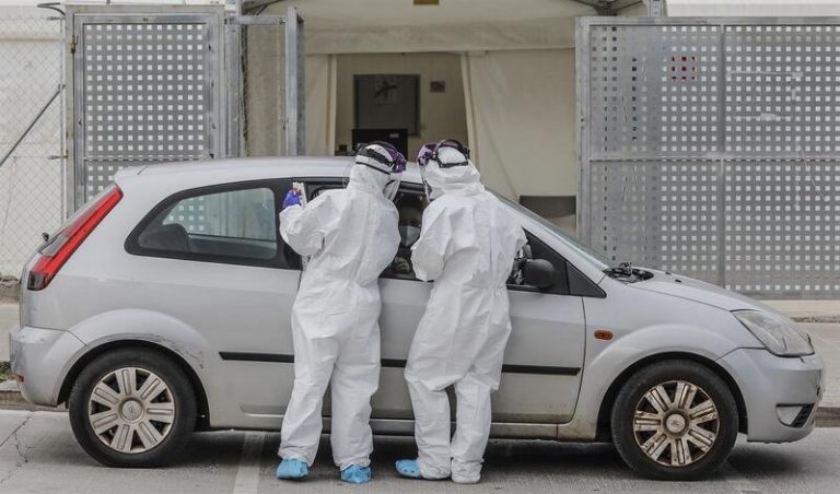 Andalucía registra 292 casos y diez muertes y su tasa baja a 69