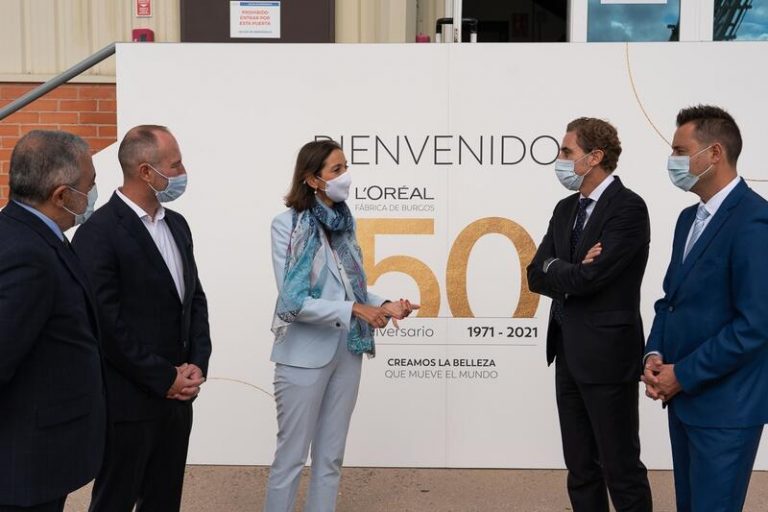 Maroto pone en valor la contribución de L’Oreal en la lucha contra la pandemia