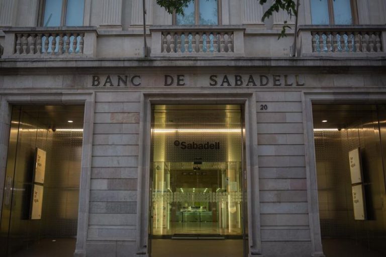 Banco Sabadell ofrece prejubilaciones desde los 56 años con hasta el 55% del salario