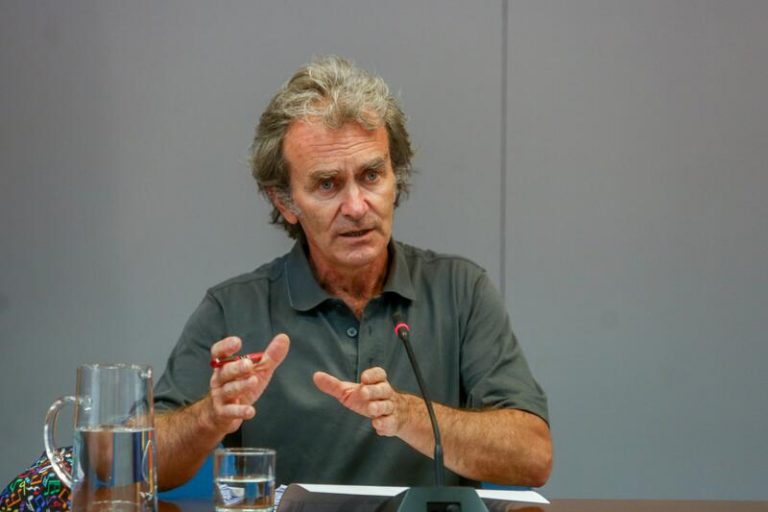 Simón dice que aún puede haber «varias olas», pero «más pequeñas»