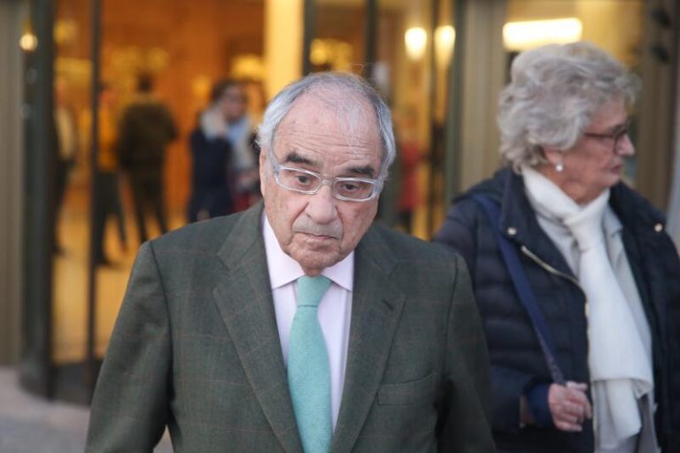 La familia de un fallecido en una protesta en 1976 se querella contra el Martín Villa