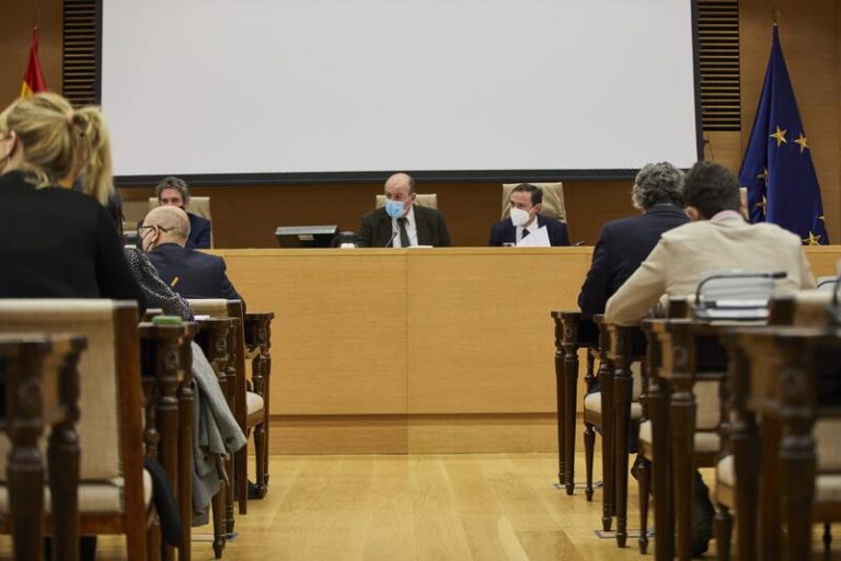 La oposición fuerza a aplazar una semana la aprobación de la reforma de cadena alimentaria