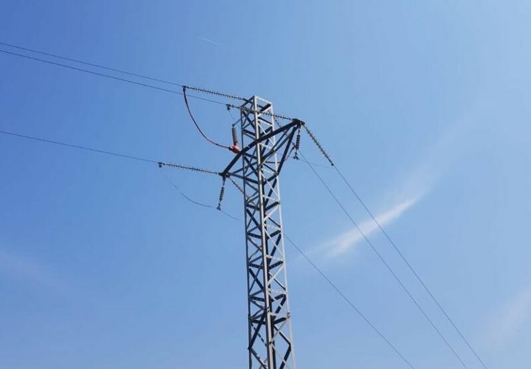 Las eléctricas temen que las medidas del Gobierno para bajar la luz se prorroguen