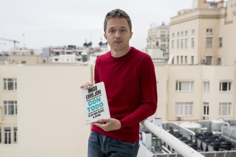 Errejón narra en su libro «caudillismo» y una «corte» en torno a Iglesias