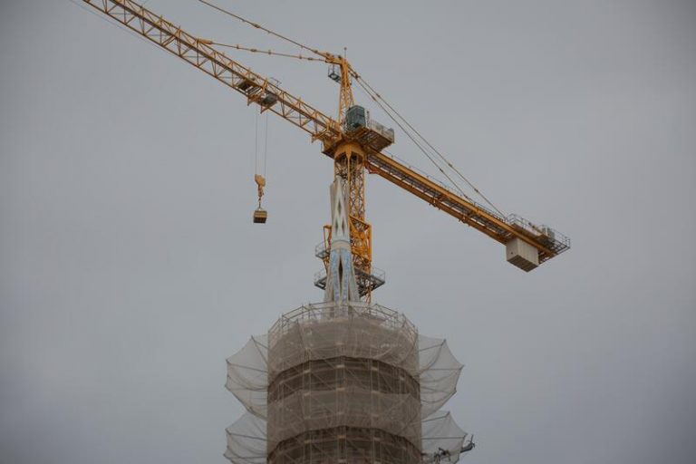 La licitación pública se dispara un 81% hasta agosto, con más de 13.350 millones