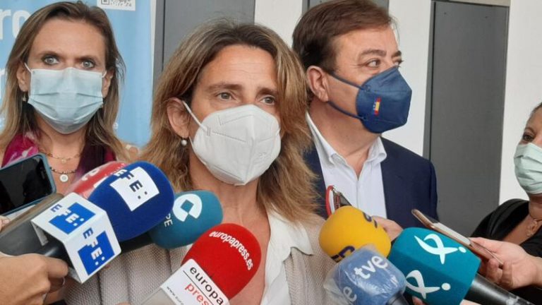 Ribera califica de «barbaridad» el desembalse de los pantanos por parte de las eléctricas
