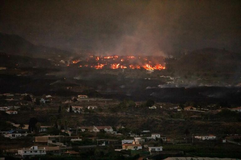 UGT pide la reclasificación de los terrenos colindantes a la zona afectada por la erupción