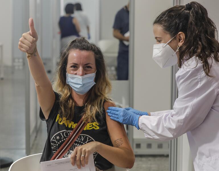 Puig avanza «una nueva etapa de apertura progresiva» con la vacunación del 90% de la población