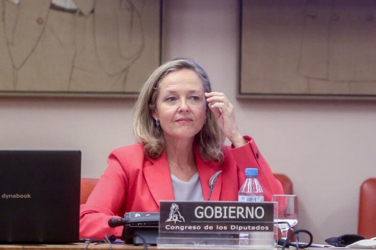 El Gobierno pide a los presidentes de CCAA propuestas de tractores para sus territorios