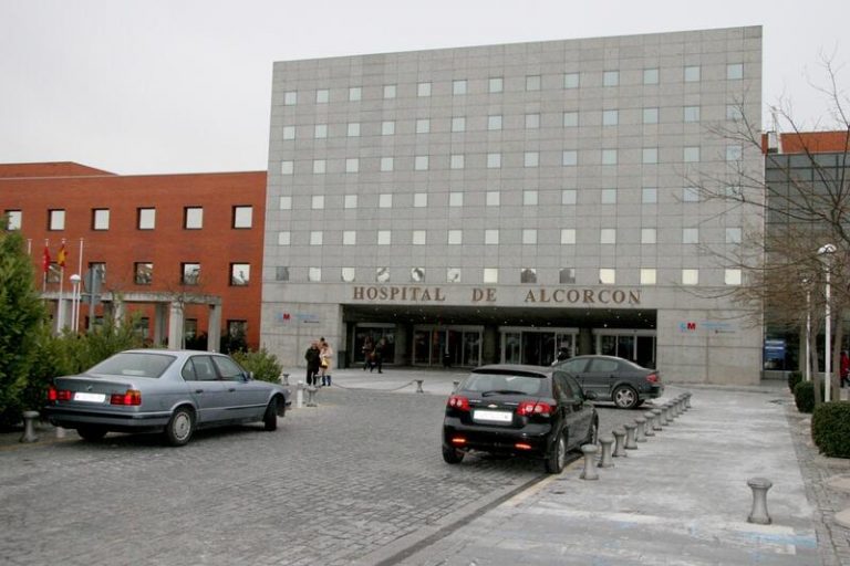 Un empleado de un hospital con esquizofrenia, a juicio por intentar asfixiar a una anciana
