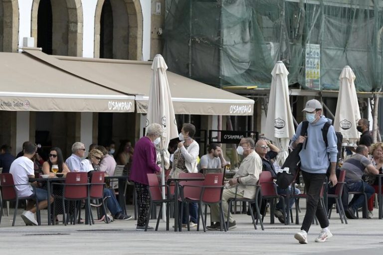 Los casos activos siguen en descenso hasta los 1.563 en Galicia