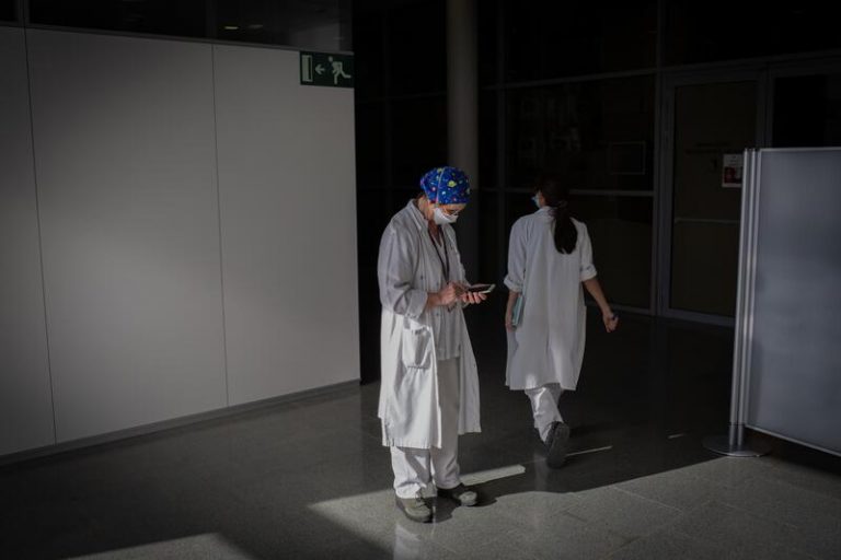 Cataluña registra 784 casos y 21 muertes en las últimas 24 horas