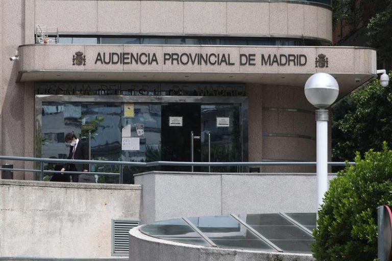 Juzgan a empleados de una constructora por estafar a un matrimonio de ancianos
