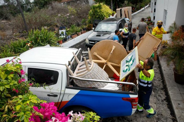 Cruz Roja avisa de que la «catástrofe» social en La Palma «será larga en el tiempo»