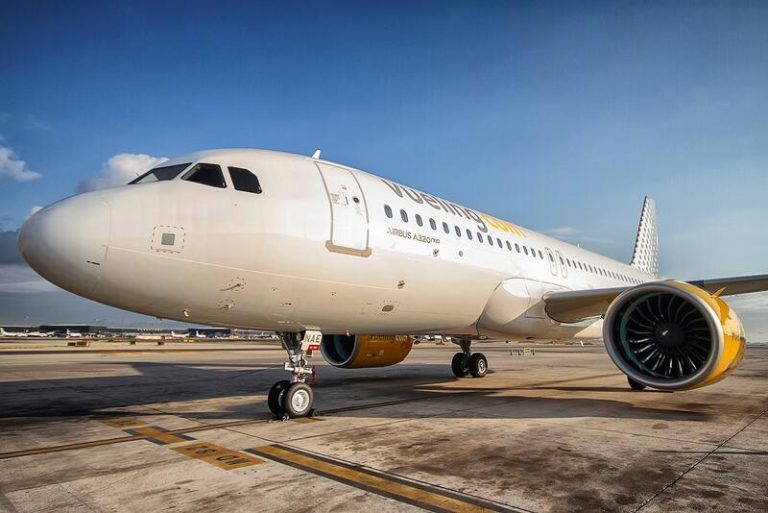 Vueling se suma a Iberia y Globalia y propone un ERTE para 4.000 trabajadores
