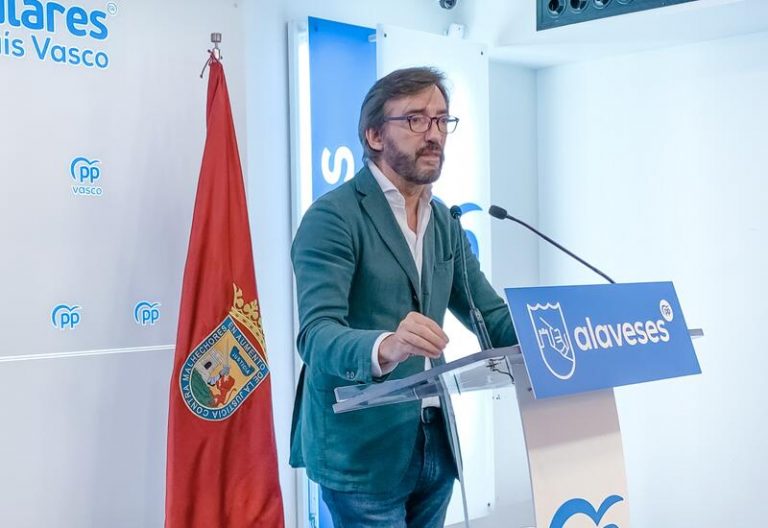 Oyarzabal: PNV y EH Bildu negocian un pacto educativo para seguir con el «adoctrinamiento» en las aulas