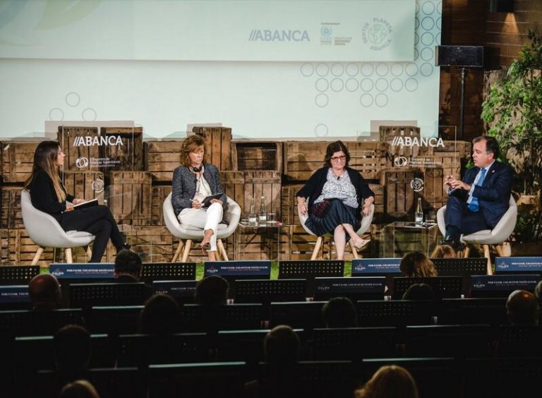 Abanca promueve la reflexión sobre la sostenibilidad en el sistema financiero en Oporto
