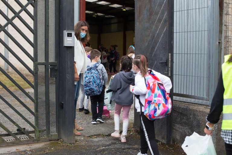 Cantabria cierra tres nuevas aulas, aunque se mantienen en 18 las confinadas