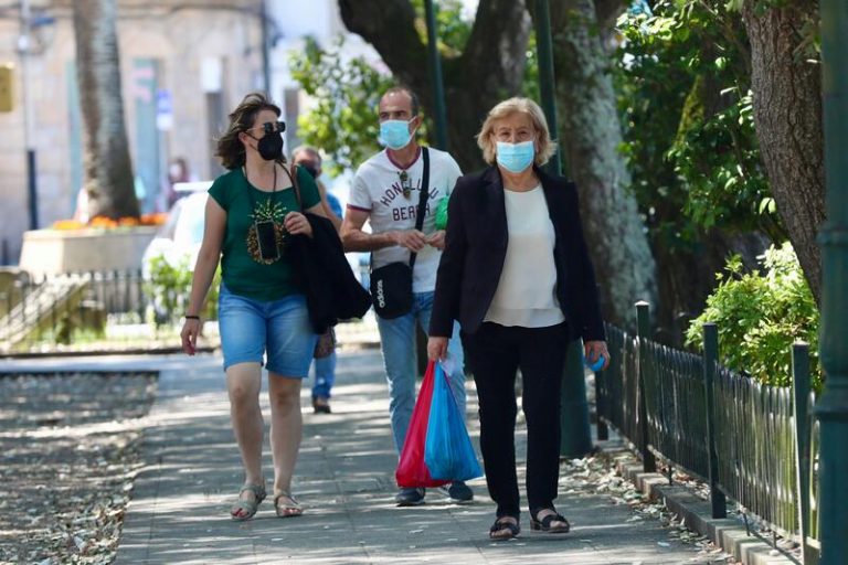 Los contagios en Galicia se sitúan por debajo del medio centenar y la tasa de positividad ronda el 1%