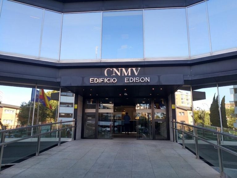 La CNMV alerta de más de 40 sociedades no autorizadas a prestar servicios de inversión