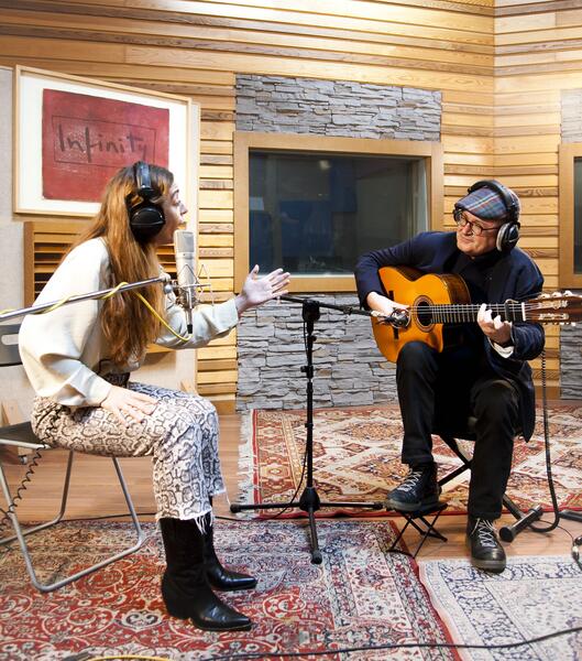 Sandra Carrasco y José Luis Montón interpretan ‘Canciones al oído’ en Las Noches del Canal