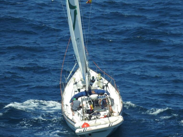 El velero ‘Diosa Maat’ de Ecologistas en Acción inicia una campaña en el Mar Menor