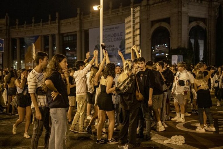 Sanidad notifica 5.039 casos y 69 muertes, mientras la incidencia sigue cayendo hasta 65