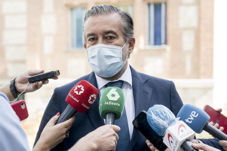 Madrid cree que «no es momento de confrontar a territorios» con la descentralización de instituciones