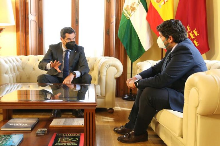 Moreno se reúne en Sevilla con López Miras para abordar la financiación autonómica