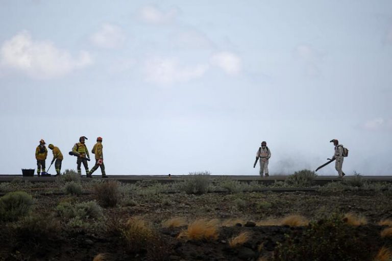 Binter prioriza la seguridad y avanza que retomará vuelos con La Palma «cuando se pueda»