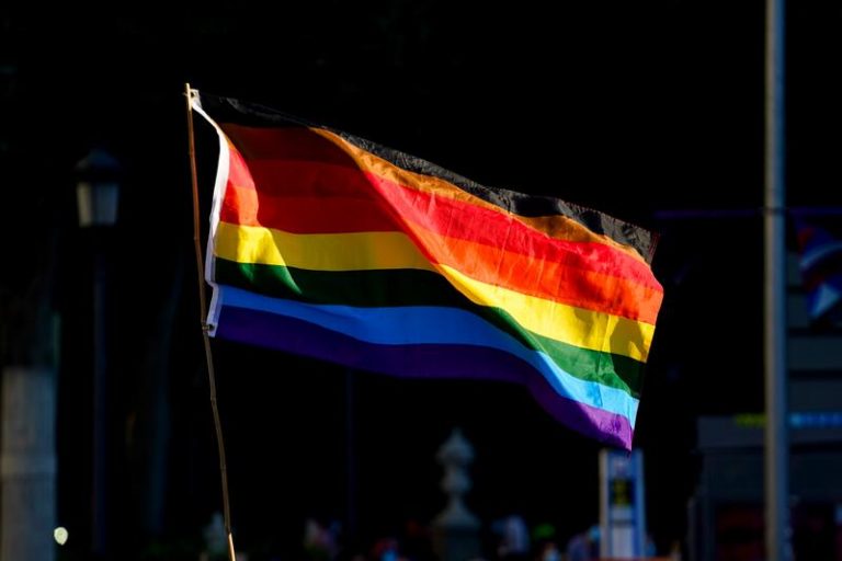 Bandera LGTBI ondeará de forma permanente en la plaza Pedro Zerolo
