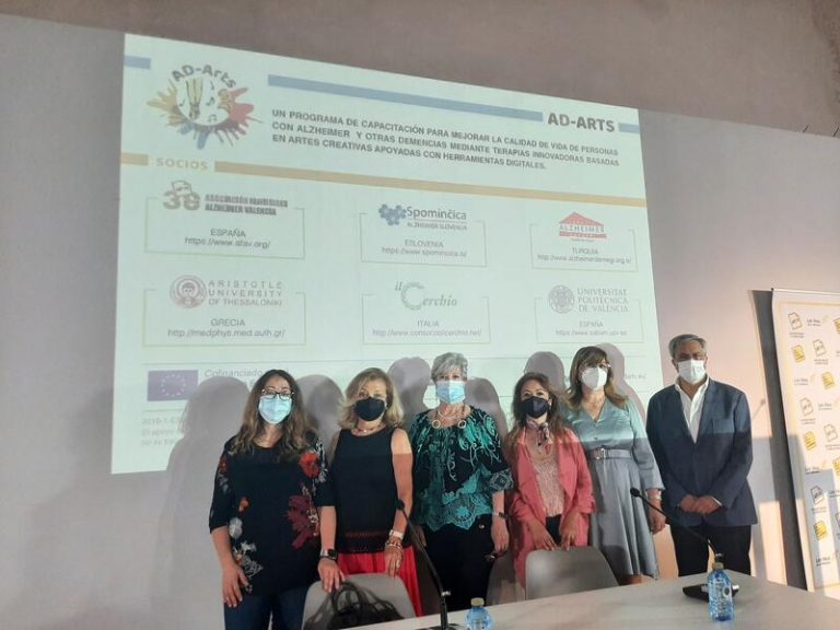 Las terapias artístico-creativas mejoran la socialización de personas con Alzhéimer