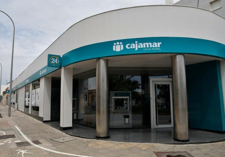 Cajamar y CCOO llegan a un acuerdo para compensar las horas de formación de los empleados