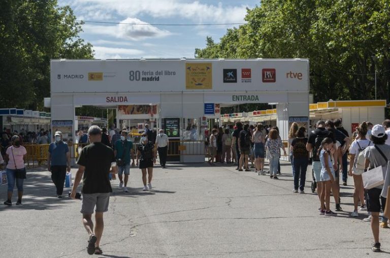 Editoriales lamentan el «silencio» de la Feria del Libro ante el «agravio comparativo» de casetas
