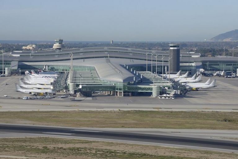 Aena prevé invertir 244,9 millones en El Prat en cinco años, 65 de ellos para adecuar la T1