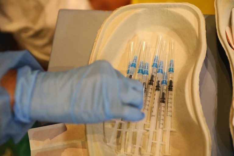 El 80,6% de los andaluces ha recibido una vacuna