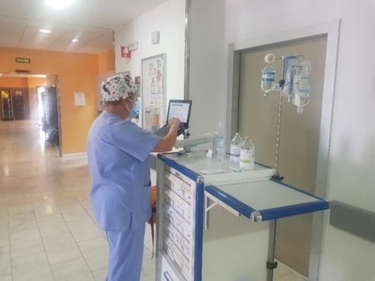 1 de cada 3 sanitarios a nivel mundial sufrió cambios en su horario o en su salario por la pandemia