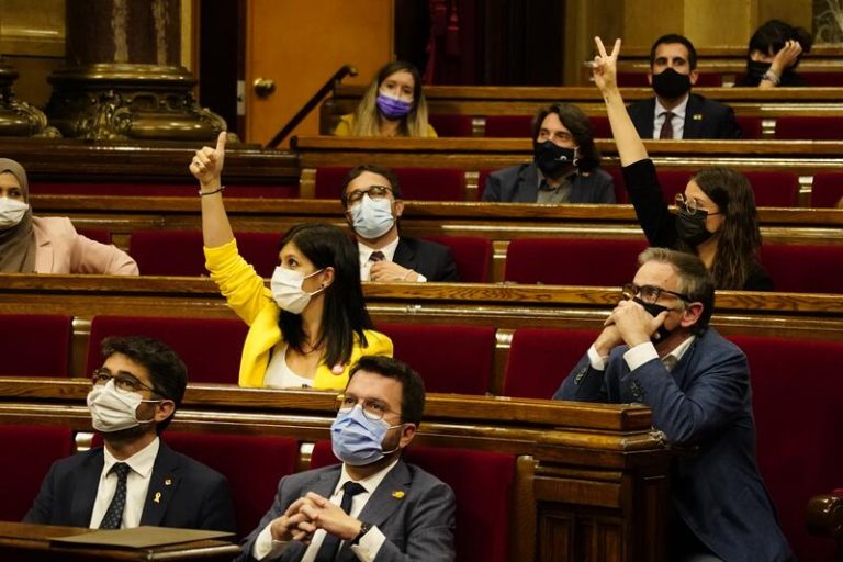 ERC y Junts votan divididos sobre si la mesa de diálogo es entre miembros de los gobiernos