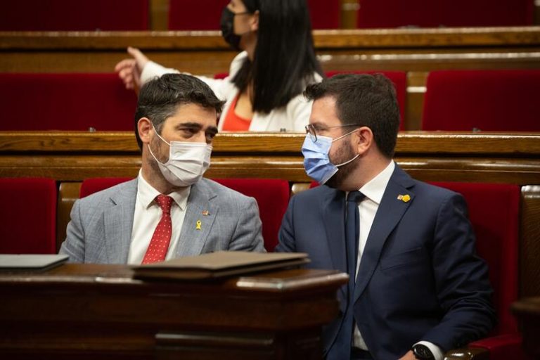 ERC y Junts se dividen en 14 votaciones del Debate de Política General en el Parlament