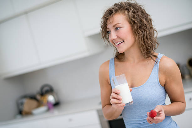 Adulta Tomando Leche