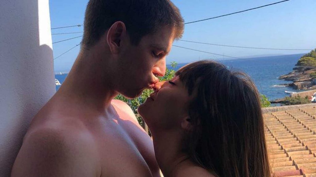 Aitana Y Miguel Bernadeu En Las Redes Sociales