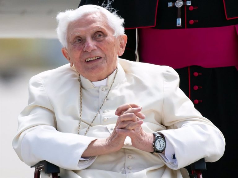 Benedicto XVI: El matrimonio entre personas del mismo sexo es «una deformación de la conciencia»