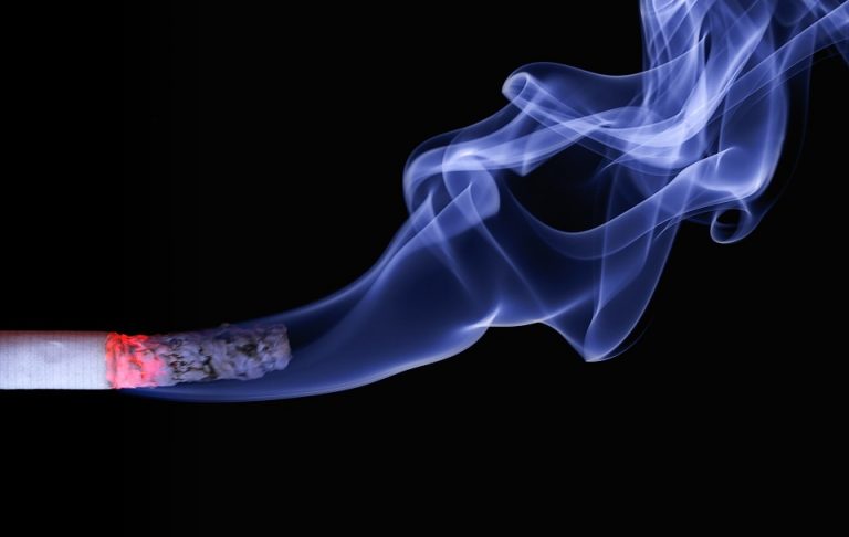 Cómo quitar en pocos segundos el olor a tabaco de la ropa