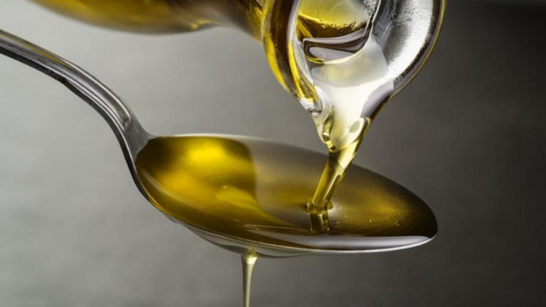 Las dos famosas marcas de aceite de oliva que no debes comprar según la OCU